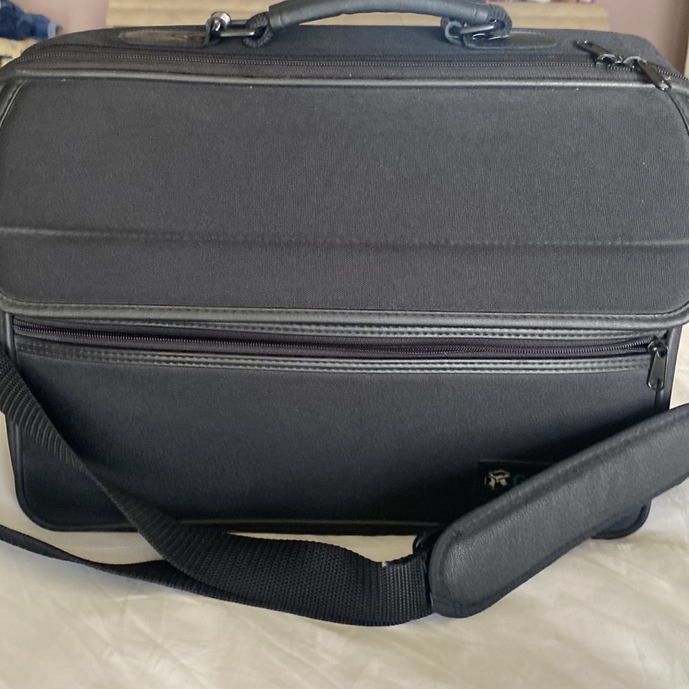 Laptop Notebook Carrying Shoulder Bag-Black, Excellent Condition -Rarely Used